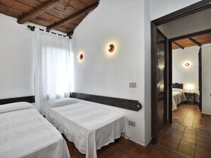 4 bedrooms, free WiFi, bed sheets