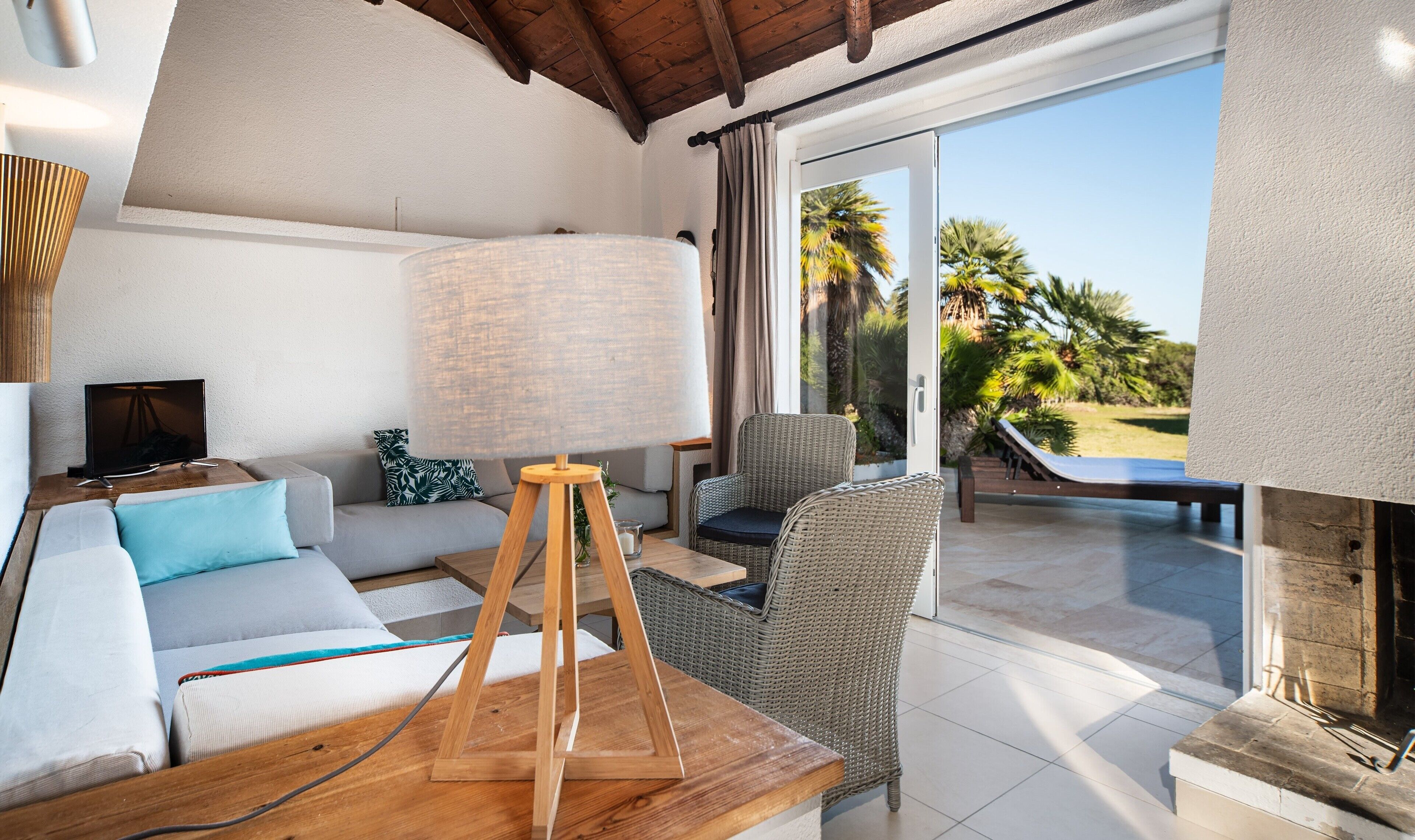 Télévision, cheminée