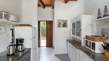 Refrigerador, horno, placa de cocina, lavavajillas