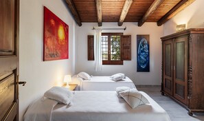 2 bedrooms, free WiFi, bed sheets - Villa 'Fiori 3' with Sea View, Wi-Fi, and Air Conditioning (S.Margh.di Pula)