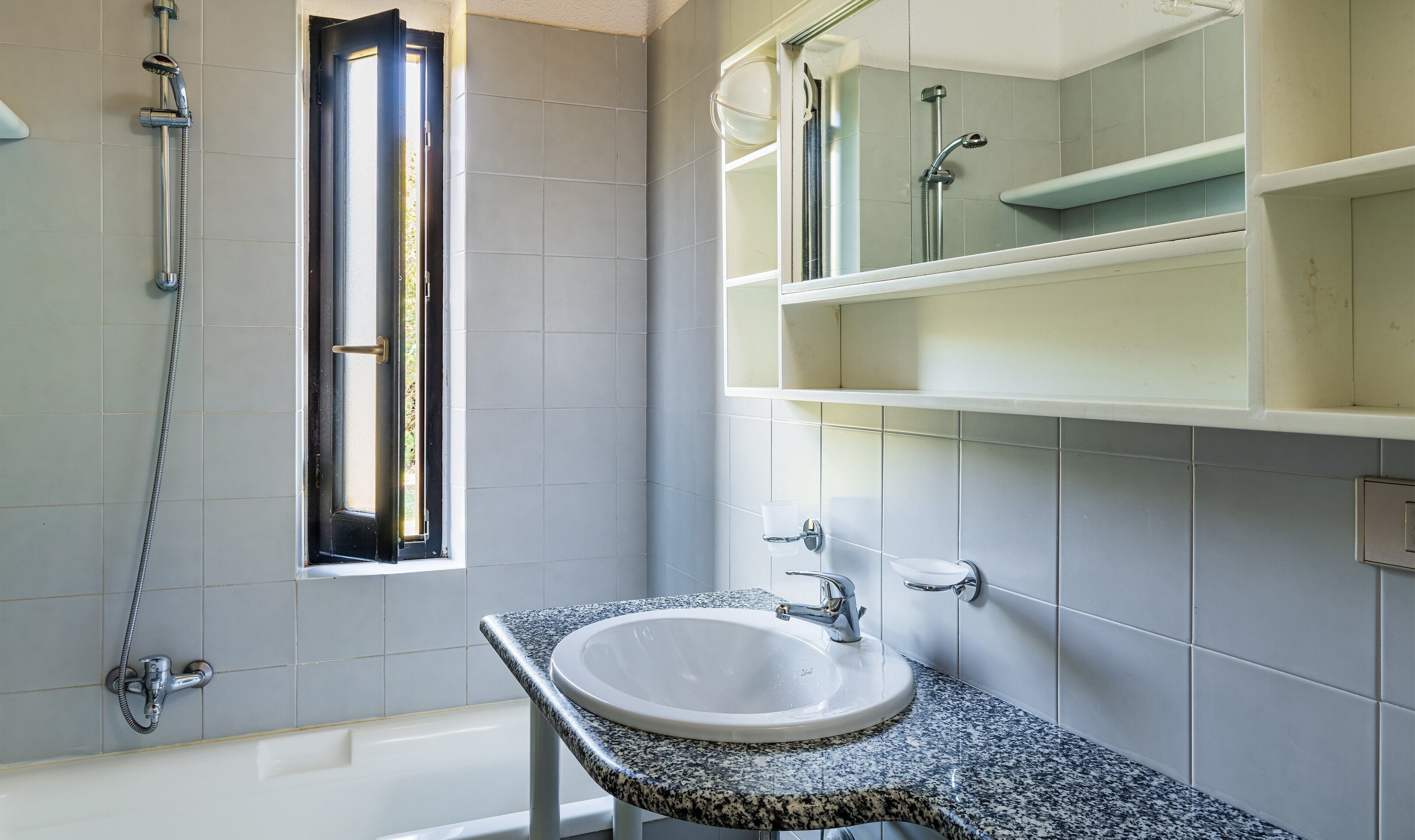 Shower, towels