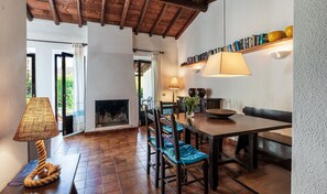 Dining - Villa '12' with Private Terrace, Wi-Fi and Air Conditioning (Costa Rei)