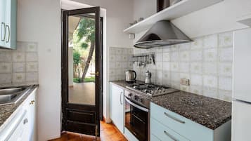 Réfrigérateur, four, plaque de cuisson, lave-vaisselle