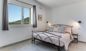 4 bedrooms, free WiFi, bed sheets - Villa 'Laccus 6' with Sea View, Wi-Fi and Air Conditioning (Castiadas)