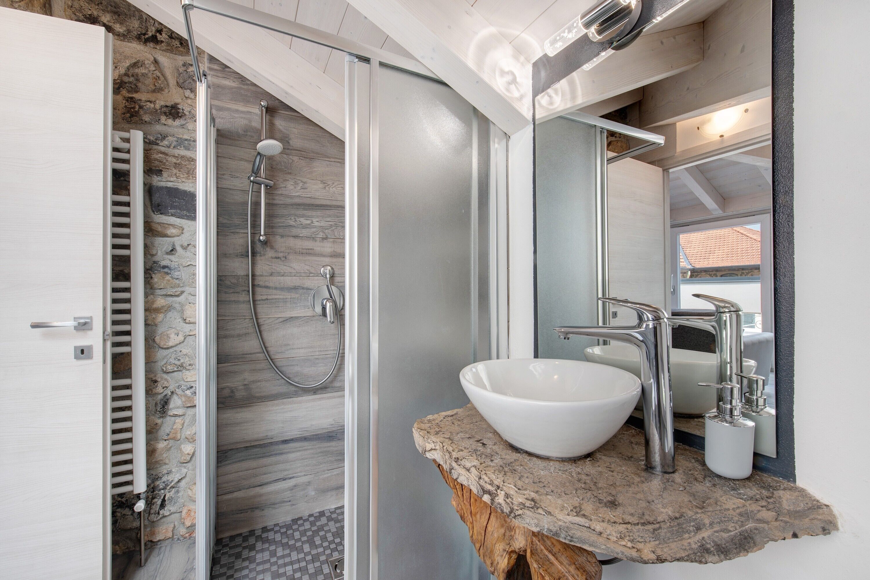 Ducha, secador de pelo, toallas