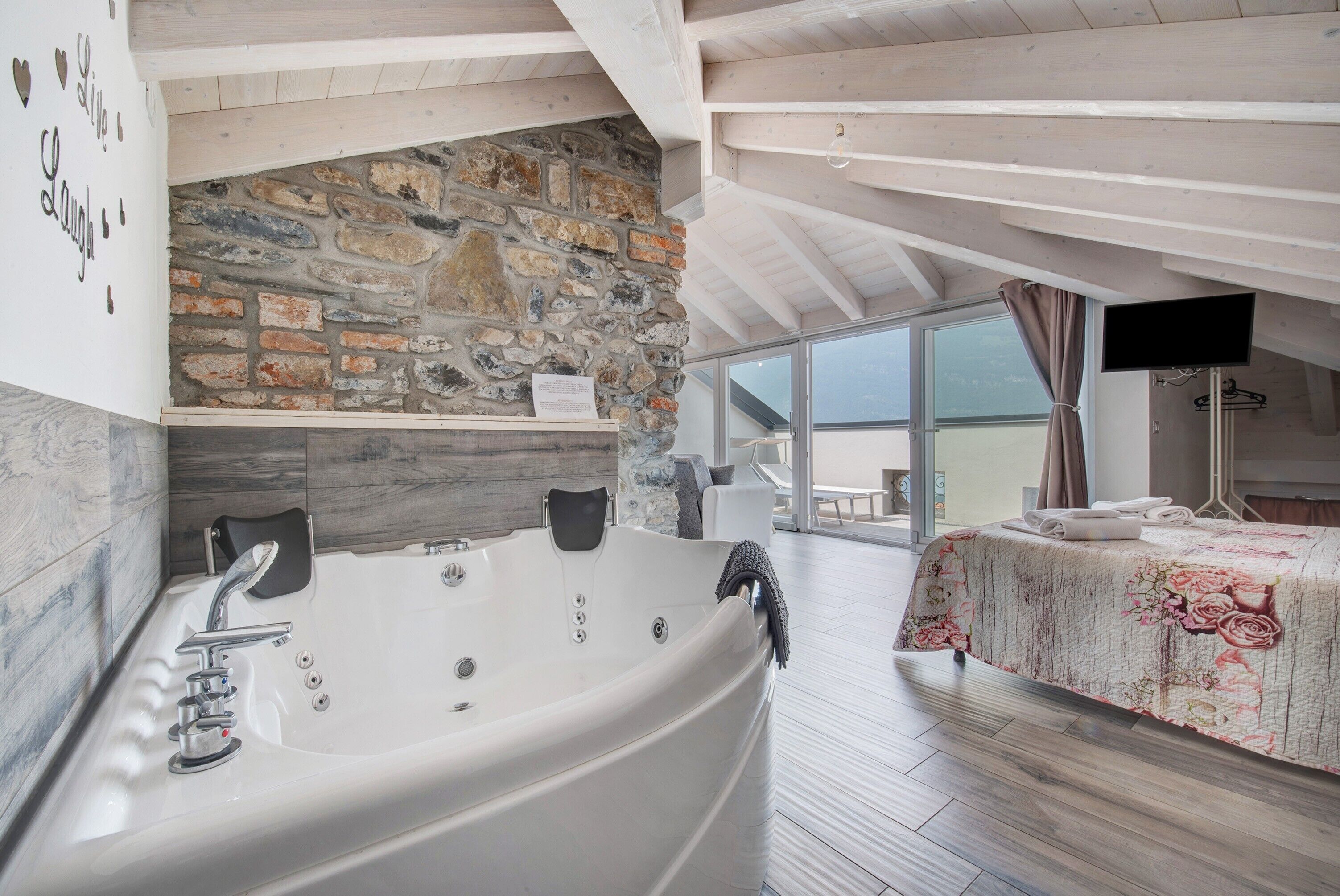 1 camera, ferro/asse da stiro, Wi-Fi gratuito, lenzuola