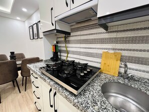 Fridge, stovetop, electric kettle, cookware/dishes/utensils