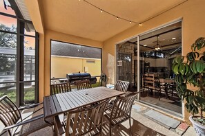 تناول الطعام بالخارج