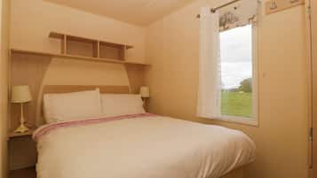 2 عدّة غرف نوم وبديكورات فريدة لكل غرفة وطراز فريد لكل وحدة