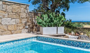 Pool - Villa 'Laccus 8' with Sea View, Wi-Fi and Air Conditioning (Castiadas)