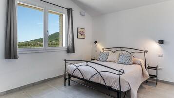 4 bedrooms, free WiFi, bed sheets