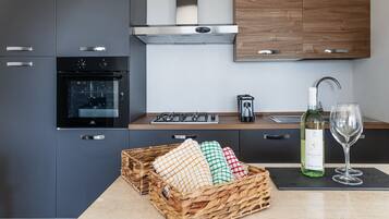 Geladeira, fogão, cooktop, lava-louças