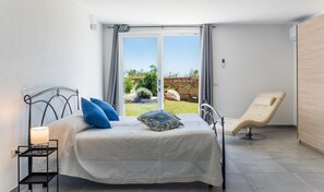 4 bedrooms, free WiFi, bed sheets - Villa 'Laccus 8' with Sea View, Wi-Fi and Air Conditioning (Castiadas)