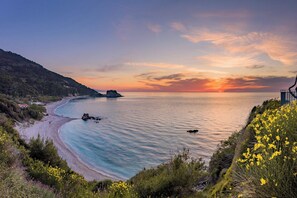 Beach - Eva's Apartments (Karlovasi)