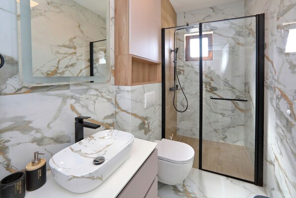 Shower, hair dryer, towels, toilet paper
