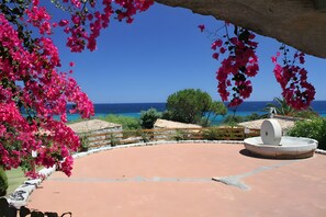 Property grounds - Villa 'Casa 14' with Sea View, Private Terrace and Air Conditioning (Castiadas)