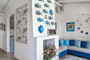 Interior - Villa 'Delle Agave' with Sea View, Wi-Fi and Air Conditioning (Costa Rei)