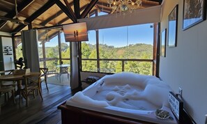Chalet Deluxe, patio, vistas a la montaña | Bañera de hidromasaje privada