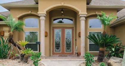 Spacious 5-bedroom house on Golf Course near South Padre Island