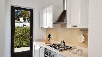 Réfrigérateur, four, plaque de cuisson, lave-vaisselle