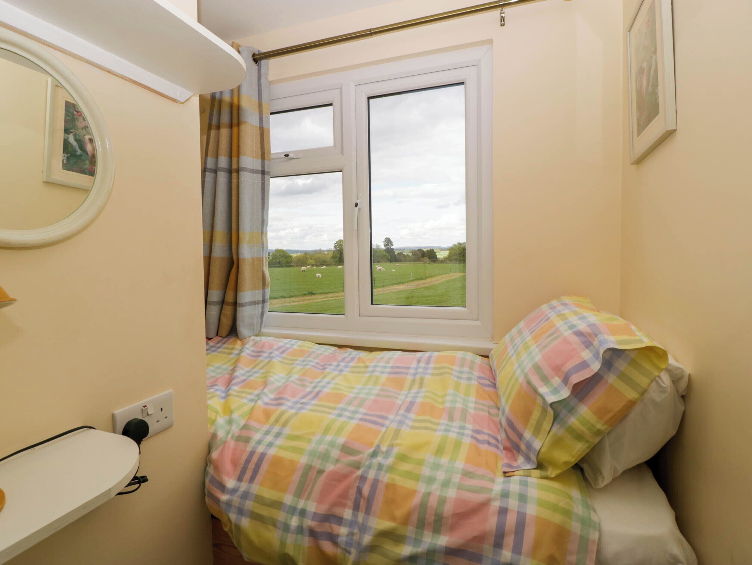 2 bedrooms, individually decorated, individually furnished