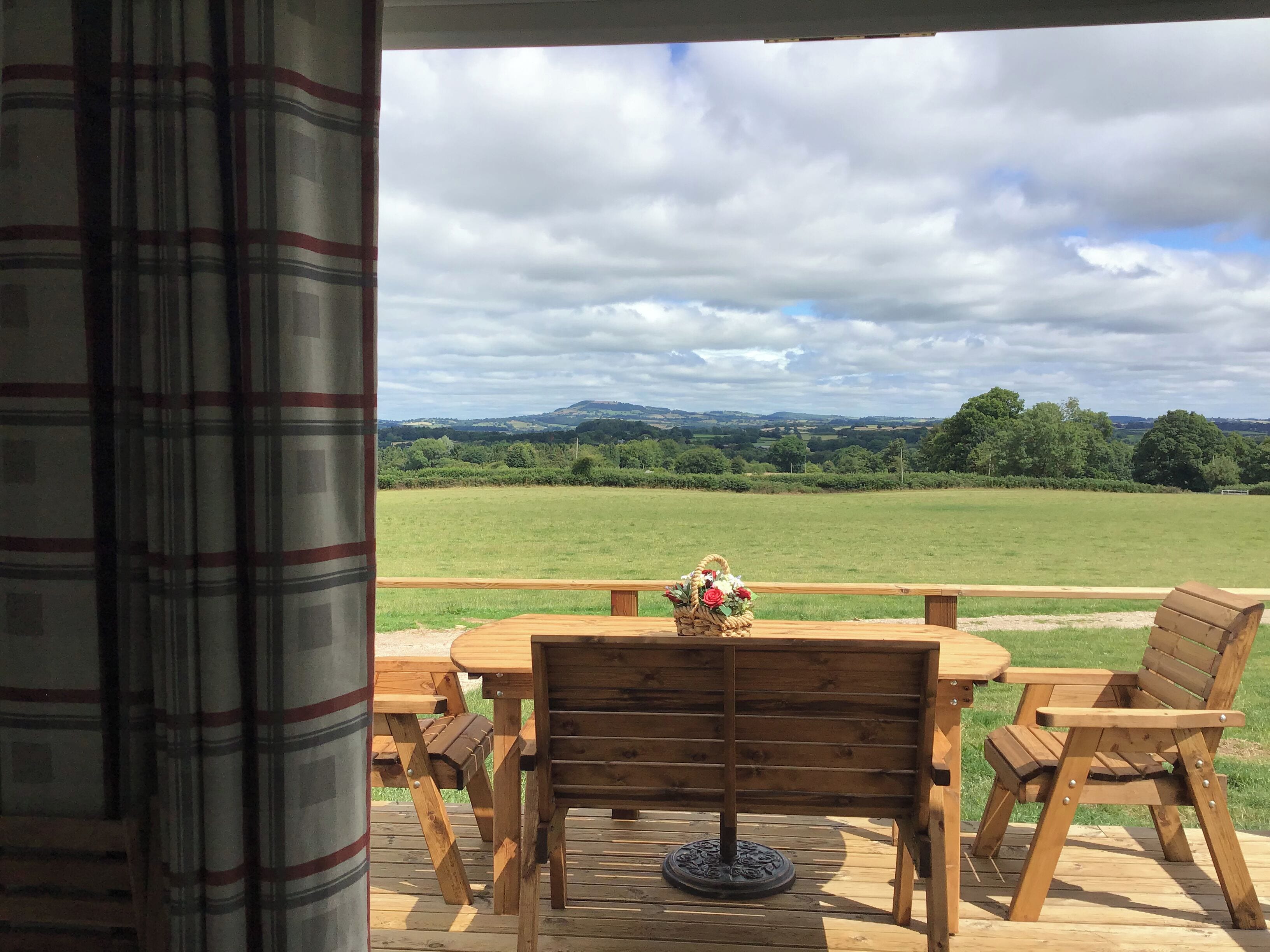 Tempat makan outdoor