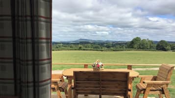 تناول الطعام بالخارج