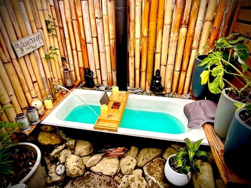 5 min walk to beach. 
Bed & Breakfast in Self Contained Studio with Outdoor Bath