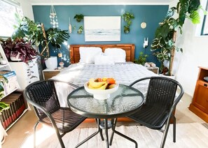 1 soverom, skrivebord, strykejern/-brett og wi-fi (inkludert)