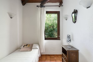 3 bedrooms, free WiFi, bed sheets - Villa 'Carla' with Private Terrace, Wi-Fi and Air Conditioning (Costa Rei)