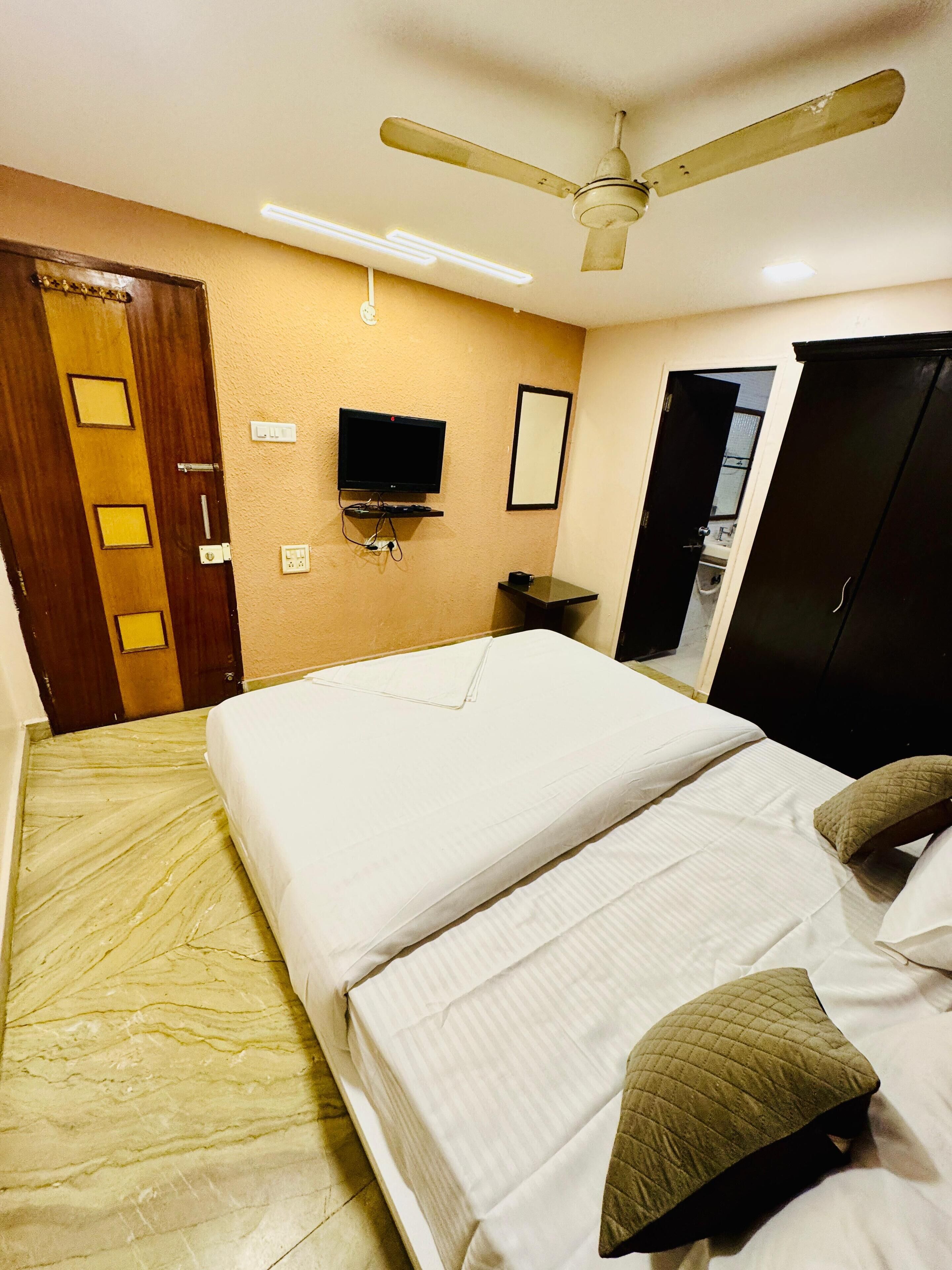 Photo - Hotel Elite Stay - Nilanjali Society, Kalyani Nagar, Pune