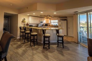 Fridge, microwave, oven, stovetop - Minutes Walk to Ocean 3-bedroom Pools Hot Tub Central Florida Attractions (New Smyrna Beach)