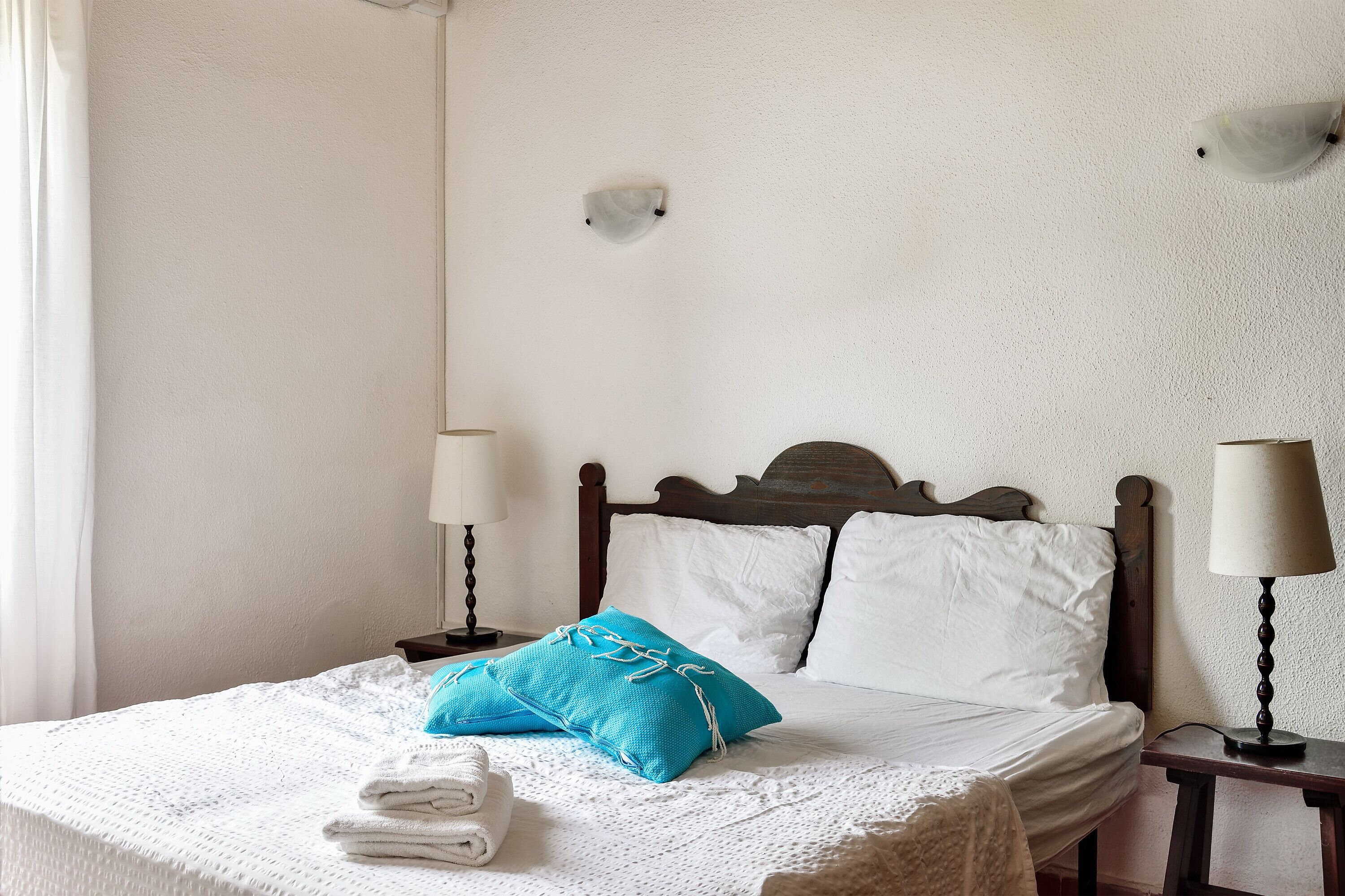 3 室のベッドルーム、WiFi (無料)、ベッドシーツ