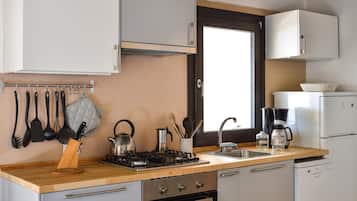 Frigorifero, forno, piano cottura, lavastoviglie