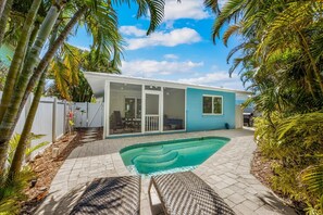 Et oppvarmet basseng