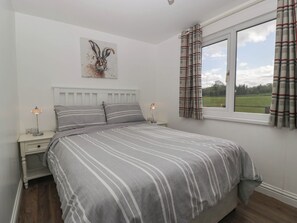 2 bedrooms, individually decorated, individually furnished