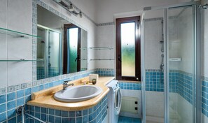 Douche, serviettes fournies