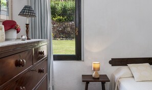 3 bedrooms, free WiFi, bed sheets - Villa 'Lucia' with Private Terrace, Wi-Fi and Air Conditioning (Costa Rei)