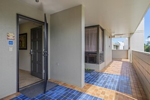 Apartment, Mehrere Betten (Kona By The Sea 312) | Terrasse/Patio