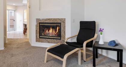 Walk to Dining, Mission + Pacific Beach, and Bars/nightlife Private Backyard