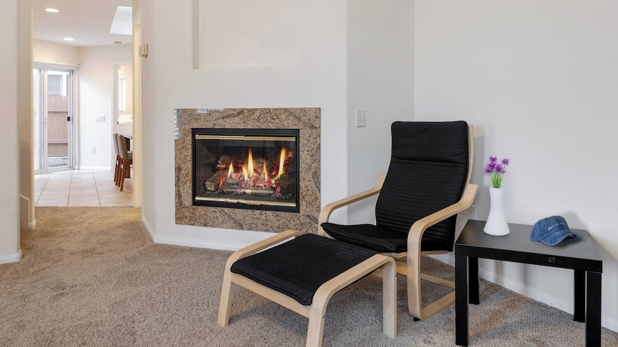 Walk to Dining, Mission + Pacific Beach, and Bars/nightlife Private Backyard