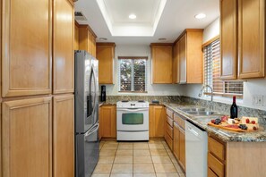 House (3 Bedrooms) | Interior - Walk to Dining, Mission + Pacific Beach, and Bars/nightlife Private Backyard (San Diego)