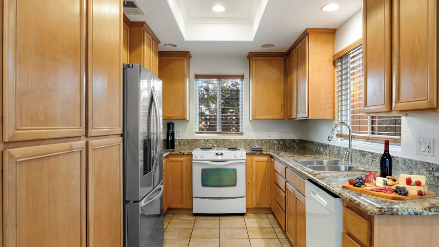 Walk to Dining, Mission + Pacific Beach, and Bars/nightlife Private Backyard