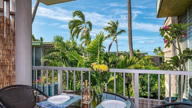 Condo, 1 Queen Bed with Sofa bed (Alii Villas#303 Fully Remodeled Top F) | Outdoor dining - Alii Villas#303 Fully Remodeled Top Floor Unit! (Kailua-Kona)