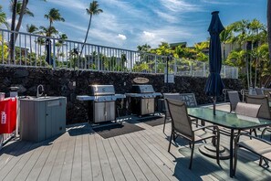 Condo, 1 Queen Bed with Sofa bed (Alii Villas#303 Fully Remodeled Top F) | Outdoor dining - Alii Villas#303 Fully Remodeled Top Floor Unit! (Kailua-Kona)