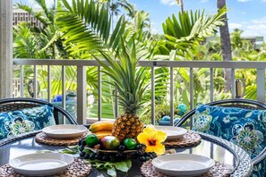 Kondominium, 1 Tempat Tidur Queen dengan tempat tidur Sofa (Alii Villas#303 Fully Remodeled Top F) | Tempat makan outdoor
