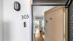 Interior - Alii Villas#303 Fully Remodeled Top Floor Unit! (Kailua-Kona)