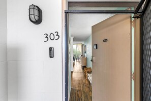 Condo, 1 Queen Bed with Sofa bed (Alii Villas#303 Fully Remodeled Top F) | Interior - Alii Villas#303 Fully Remodeled Top Floor Unit (Kailua-Kona)