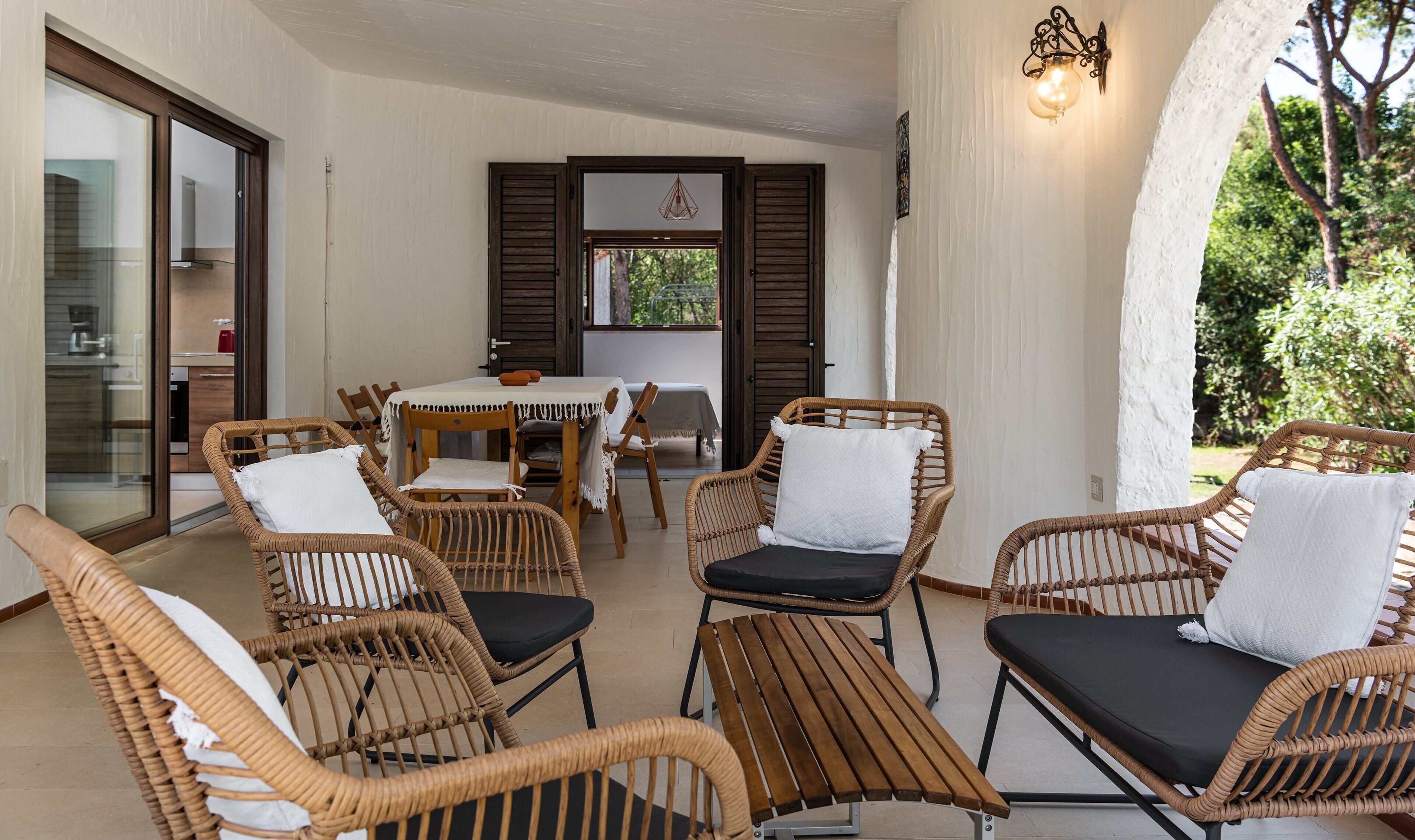 屋外ダイニングエリア