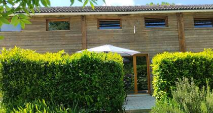 Buddleia, cosy gite, private terrace, shared swimming pool heated to 28°C